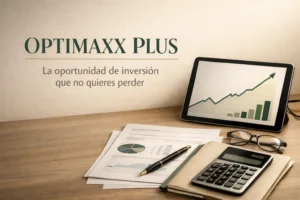 Escritorio con calculadora, documentos de inversión y gráfica ascendente representando oportunidad de inversión Optimaxx Plus